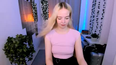 Snapshot of bellamontgomery chatting on June 2026 10:24:02 PM Bella online show from June 2026 10:24:02 PM
