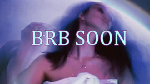 bellaparker_ online show from April 2026 09:15:01 AM