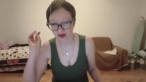 Snapshot of bellarose_2020 chatting on June 2026 07:16:01 PM Emma online show from June 2026 07:16:01 PM