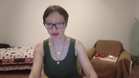 Snapshot of bellarose_2020 chatting on June 2026 07:29:01 PM Emma online show from June 2026 07:29:01 PM