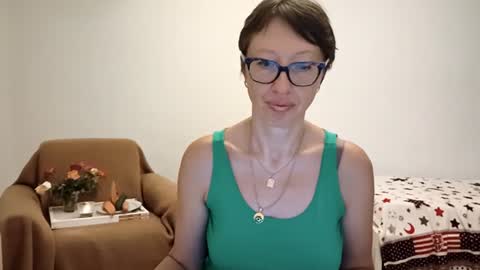 Snapshot of bellarose_2020 chatting on July 2026 07:28:01 PM Emma online show from July 2026 07:28:01 PM