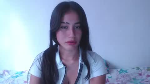 Snapshot of bellaroses__ chatting on July 2026 08:33:02 PM Bella online show from July 2026 08:33:02 PM