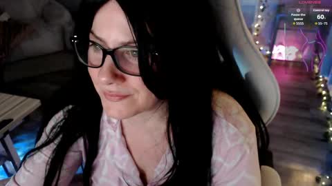 Snapshot of bellastar84 chatting on April 2026 07:31:01 AM Starr40 online show from April 2026 07:31:01 AM