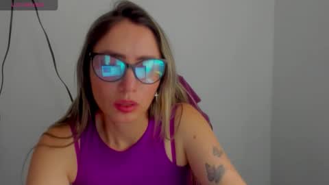 Snapshot of bellaxthompson chatting on April 2026 06:02:01 PM Bella T. online show from April 2026 06:02:01 PM