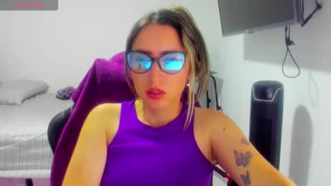 Snapshot of bellaxthompson chatting on April 2026 02:27:01 AM Bella T. online show from April 2026 02:27:01 AM