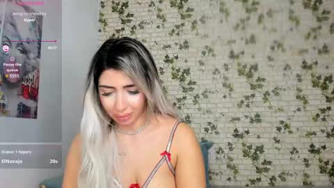 Snapshot of belle_hallle chatting on January 2025 01:38:01 AM LucyJelly online show from January 2025 01:38:01 AM