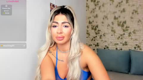 Snapshot of belle_hallle chatting on January 2025 08:59:01 PM LucyJelly online show from January 2025 08:59:01 PM