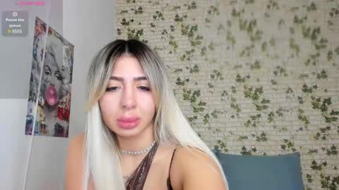 Snapshot of belle_hallle chatting on January 2025 01:17:01 PM LucyJelly online show from January 2025 01:17:01 PM