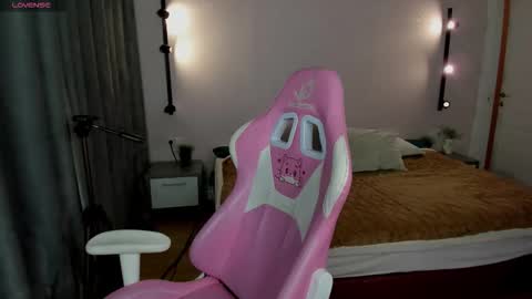 Belle online show from November 2025 01:04:02 AM