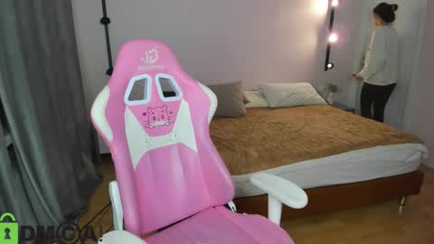 Belle online show from November 2025 01:04:02 AM