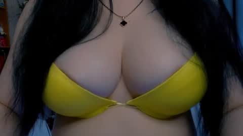 Snapshot of bellelovexx chatting on June 2026 06:29:01 AM Hello I am kind friendly and cute girl online show from June 2026 06:29:01 AM