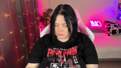 LinaBoo online show from November 2025 05:59:01 PM