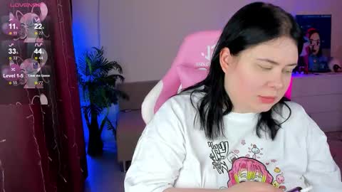 LinaBoo online show from November 2025 03:33:02 PM