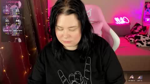 LinaBoo online show from November 2025 05:52:01 PM