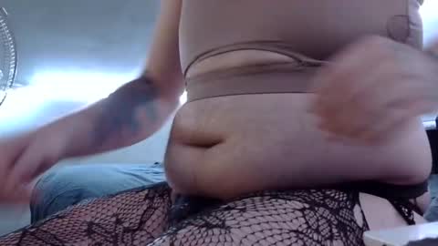 Snapshot of belylover2323 chatting on December 2024 03:42:01 AM belylover2323 online show from December 2024 03:42:01 AM