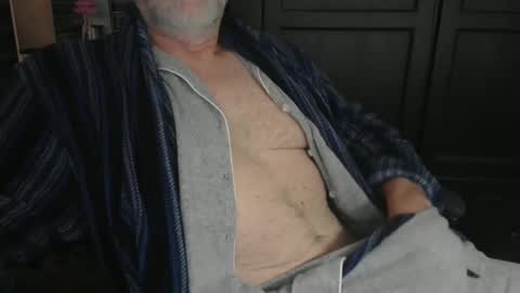 Snapshot of bendrinkin chatting on January 2025 10:23:02 AM bendrinkin online show from January 2025 10:23:02 AM