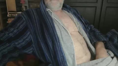 Snapshot of bendrinkin chatting on January 2025 10:10:01 AM bendrinkin online show from January 2025 10:10:01 AM