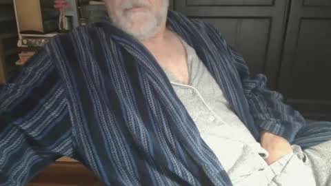 Snapshot of bendrinkin chatting on February 2025 12:05:02 PM bendrinkin online show from February 2025 12:05:02 PM