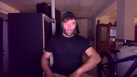 Snapshot of bengi1984 chatting on October 2025 09:58:02 PM Robert 1984 online show from October 2025 09:58:02 PM