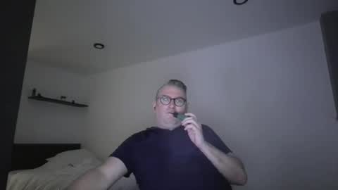 bengiles81 online show from April 2026 07:33:02 PM