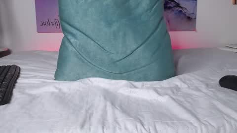 Snapshot of benjamin_gray chatting on November 2025 08:09:01 PM jeison online show from November 2025 08:09:01 PM