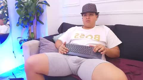 bennett_alejoo online show from October 2025 10:32:02 PM