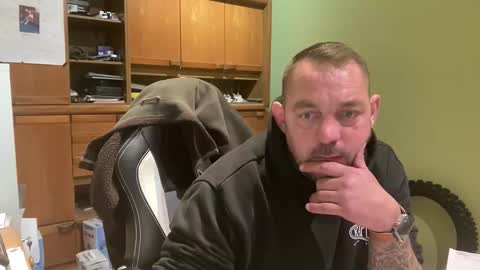 Snapshot of benochau chatting on March 2026 03:45:02 AM benochau online show from March 2026 03:45:02 AM