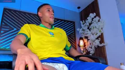 bento_fox online show from November 2025 04:00:02 AM