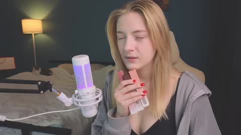 Snapshot of benty_bunny chatting on December 2024 07:37:02 PM Alice online show from December 2024 07:37:02 PM