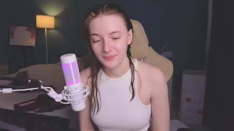 Snapshot of benty_bunny chatting on September 2025 10:30:02 AM Alice online show from September 2025 10:30:02 AM