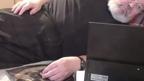 berlinerbaer1963 online show from April 2026 07:55:02 PM