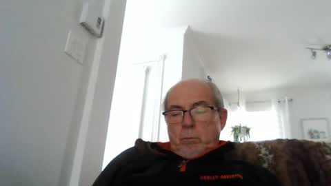 bernard1102 online show from March 2025 08:42:02 PM