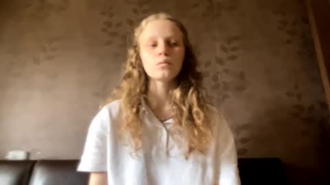 Sophia online show from October 2025 09:39:01 AM