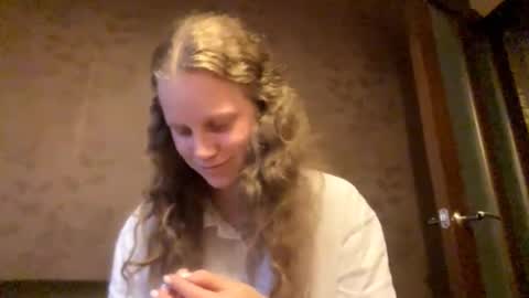 Sophia online show from October 2025 12:37:01 PM