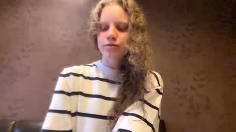 Sophia online show from October 2025 11:11:01 AM