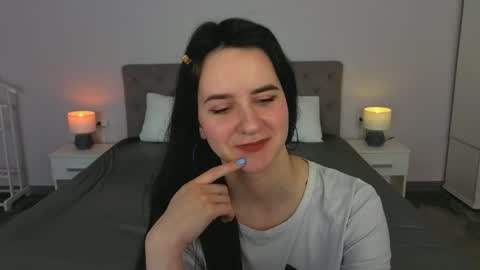 Violette online show from April 2026 05:04:02 PM