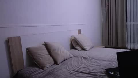 Alex and Victoria online show from March 2026 06:43:01 PM