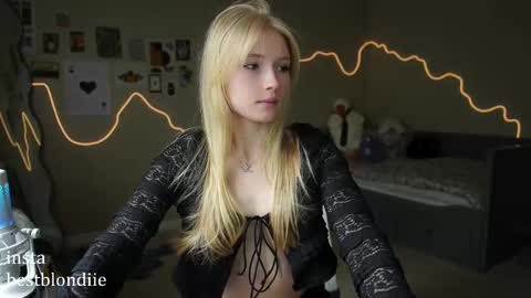 Snapshot of bestblondiiecb chatting on March 2025 05:47:01 PM Chloe Next stream on Friday online show from March 2025 05:47:01 PM