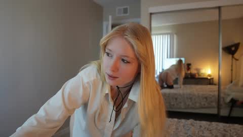 Chloe Next stream on Friday online show from November 2025 08:34:02 PM