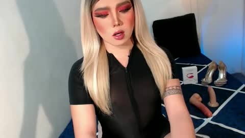 bestgirljulia online show from November 2025 12:10:01 AM