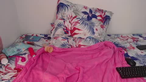 Snapshot of bethany__bigtits4 chatting on December 2024 07:06:02 AM Bethany bigtits4s room online show from December 2024 07:06:02 AM