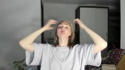 Snapshot of betty_witchy chatting on June 2026 04:02:02 AM Dory make me happier online show from June 2026 04:02:02 AM