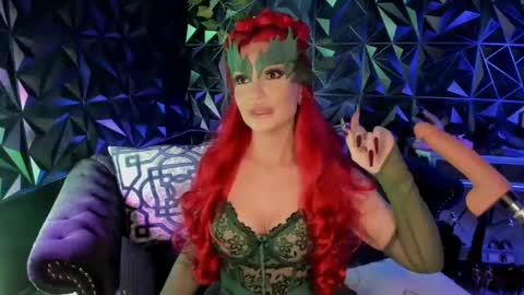 Snapshot of bettybishop chatting on November 2025 12:56:01 AM NatashaxoBangs online show from November 2025 12:56:01 AM