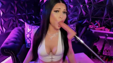 Snapshot of bettybishop chatting on December 2025 04:51:02 AM NatashaxoBangs online show from December 2025 04:51:02 AM