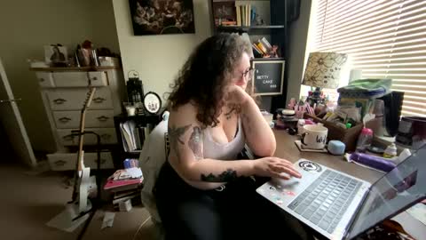 Betty Cake online show from December 2024 06:12:01 PM