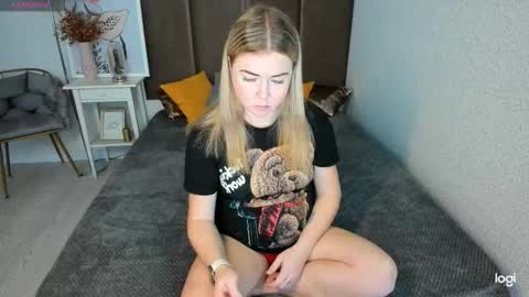 Mila Sweet online show from November 2025 04:44:02 AM