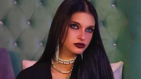 Beverly online show from November 2025 06:07:02 PM