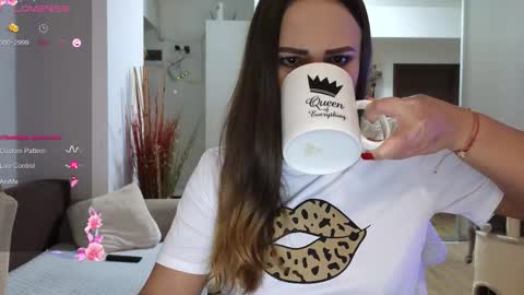   BeyonceDoll       Twitter DollBeyonce    online show from December 2025 08:36:02 PM