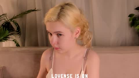 Eliz online show from November 2025 01:06:02 AM