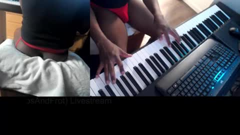 Snapshot of bicepsandfrot chatting on February 2025 09:03:01 AM BicepsandFrot online show from February 2025 09:03:01 AM